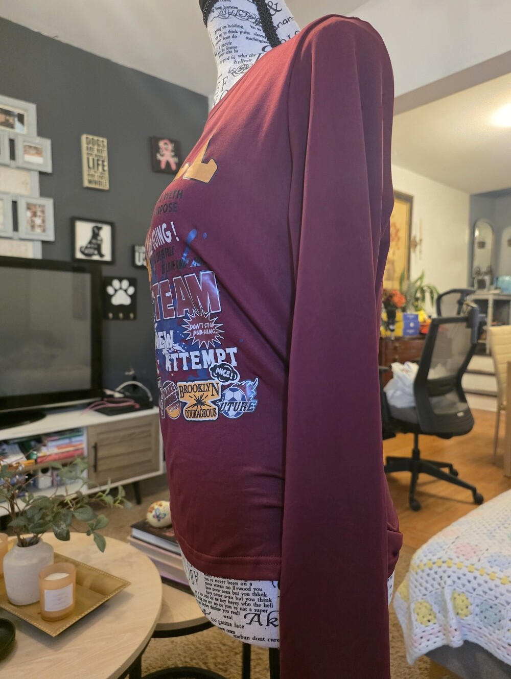 Graphic Long-Sleeve Pullover Blouse - Burgundy - Picture 2 of 5